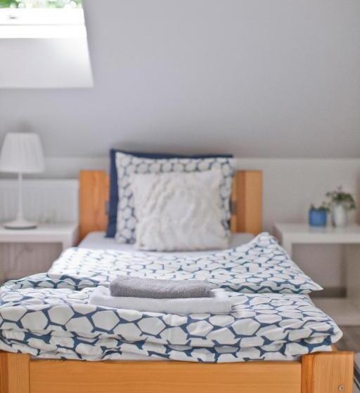 标准三人间, Hostel 33