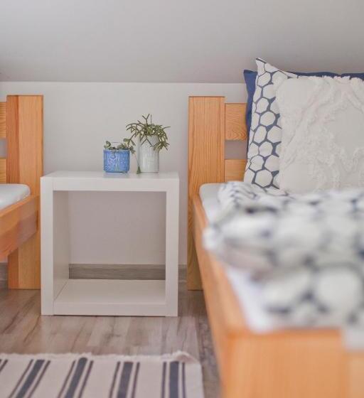 标准三人间, Hostel 33