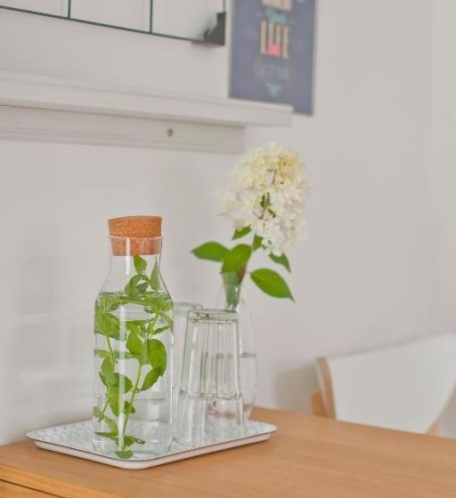 标准三人间, Hostel 33