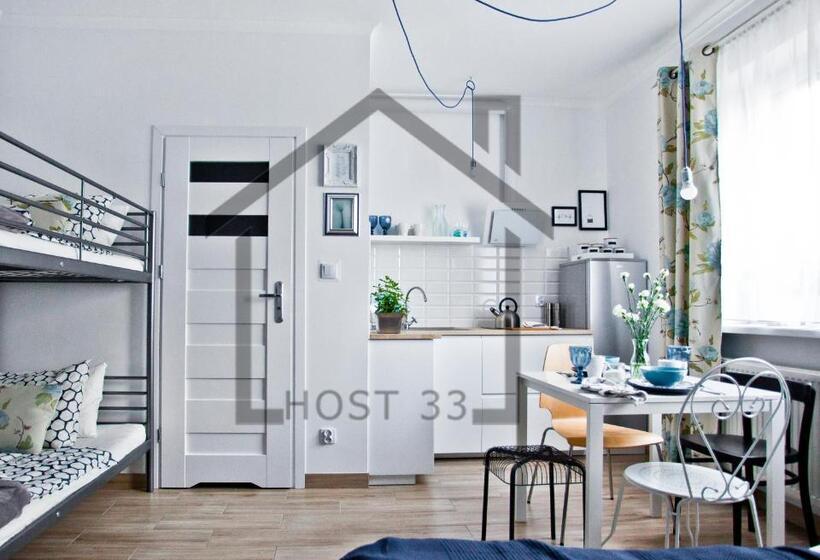 家庭工作室, Hostel 33