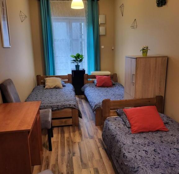 Трехместный Номер Стандарт Совместная Ванная, Hostel Gliwice Centrum