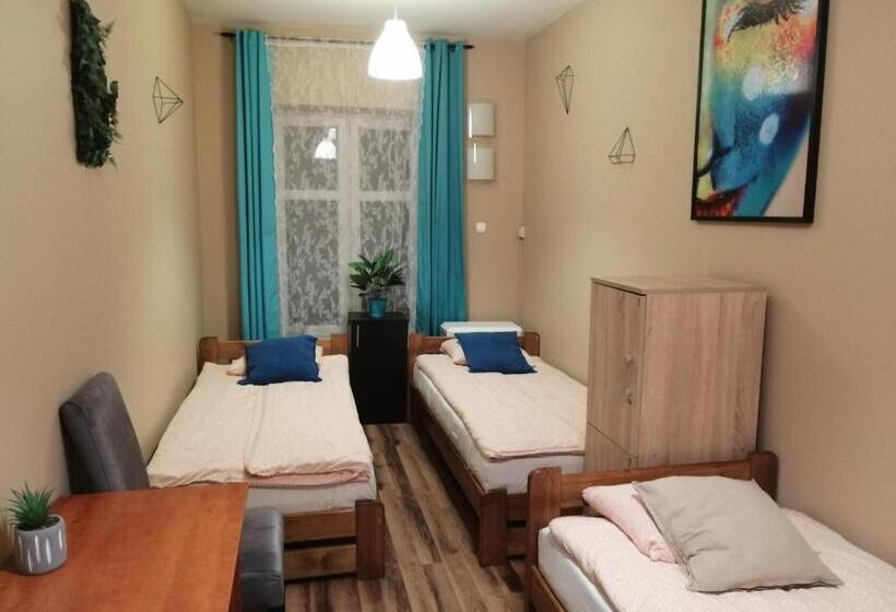 Трехместный Номер Стандарт Совместная Ванная, Hostel Gliwice Centrum