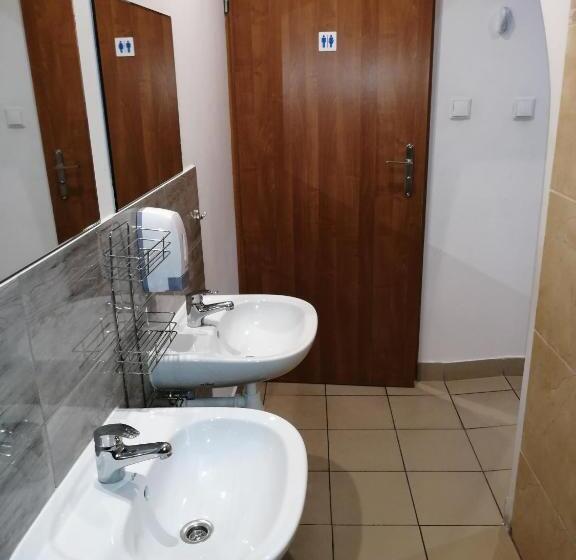 Трехместный Номер Стандарт Совместная Ванная, Hostel Gliwice Centrum