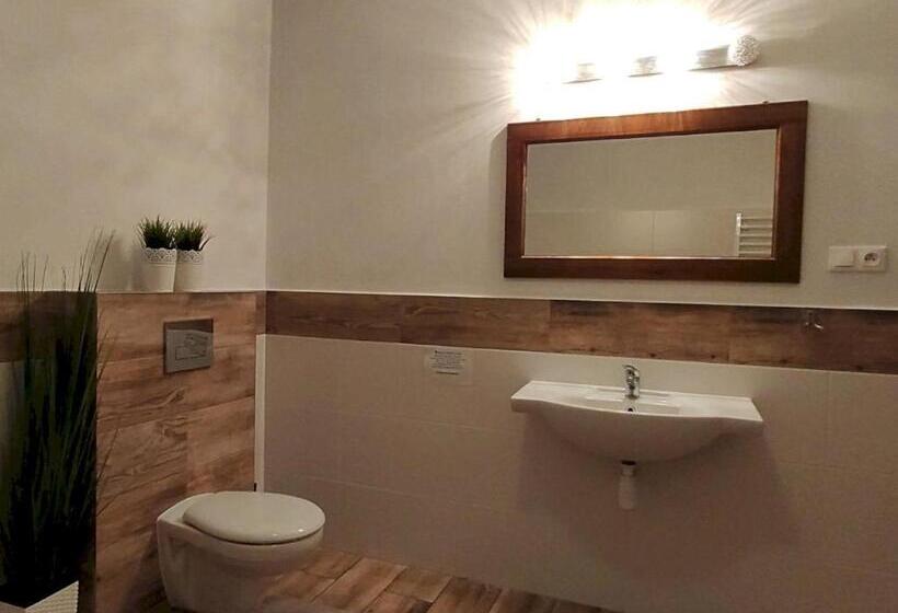 غرفة كلاسيكية ثلاثية, Baza Grapa Dom Pokoje Do Wynajęcia