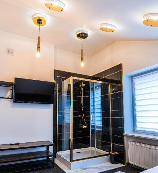 סטודיו סופריור, Glamour   Restaurant & Spa