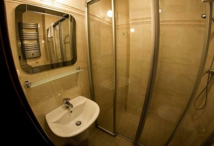 חדר דלוקס, Maria