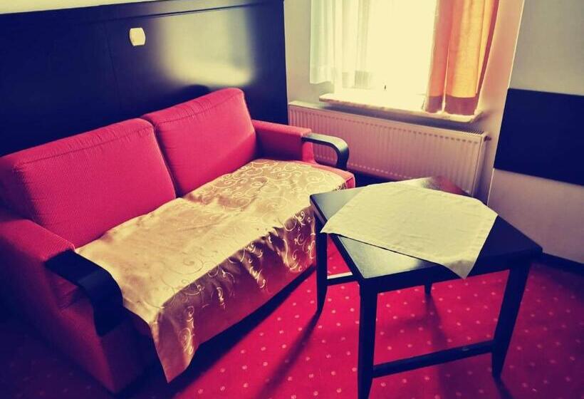 סוויטה דלוקס, Maria