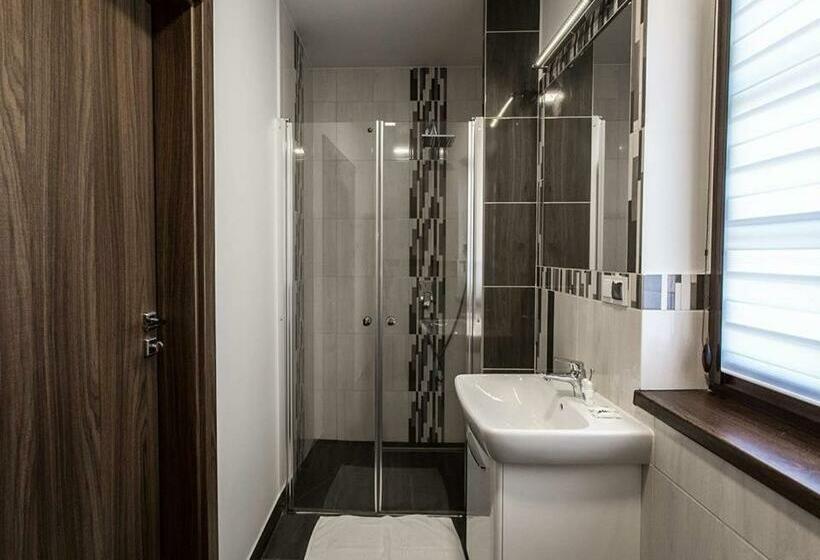 スタンダードルーム, Noclegi Gawra