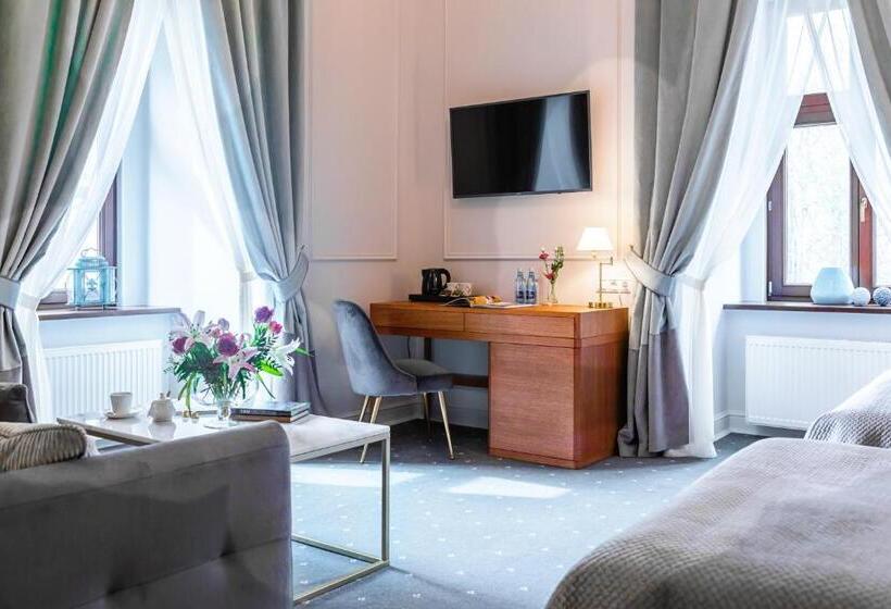 דירת שני חדרים, Pałac Mojęcice