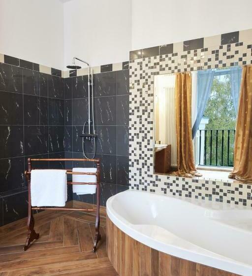 침실 1개 아파트, Pałac W Smoszewie