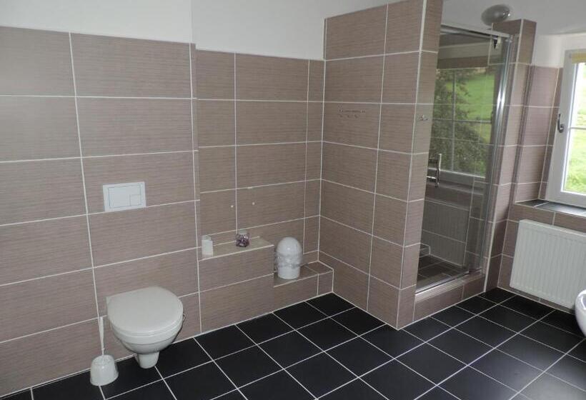 חדר משפחתי, Pod Miotełką