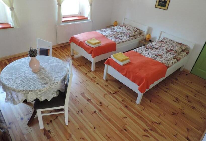 חדר משפחתי, Pod Miotełką