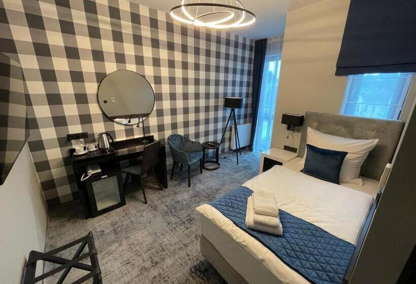 חדר סטנדרט יחיד, Sanova