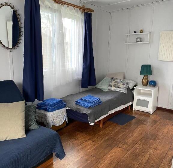 חדר סטנדרט לשלושה עם חדר אמבטיה משוף, Tleniowo