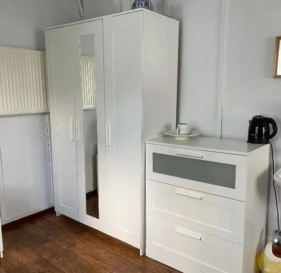Standard Kolmen Hengen Huone Jaettu kylpyhuone, Tleniowo