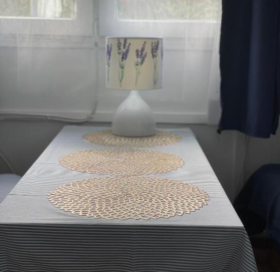 חדר סטנדרט לשלושה עם חדר אמבטיה משוף, Tleniowo