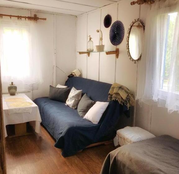 חדר סטנדרט לשלושה עם חדר אמבטיה משוף, Tleniowo