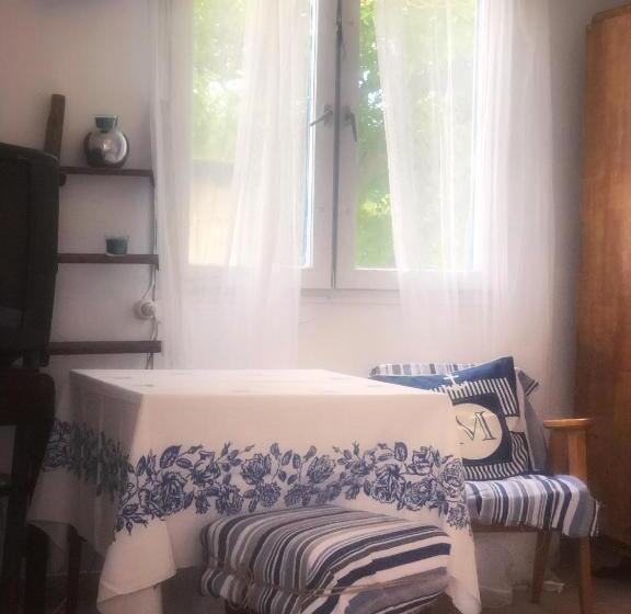 חדר אקונומי, Tleniowo