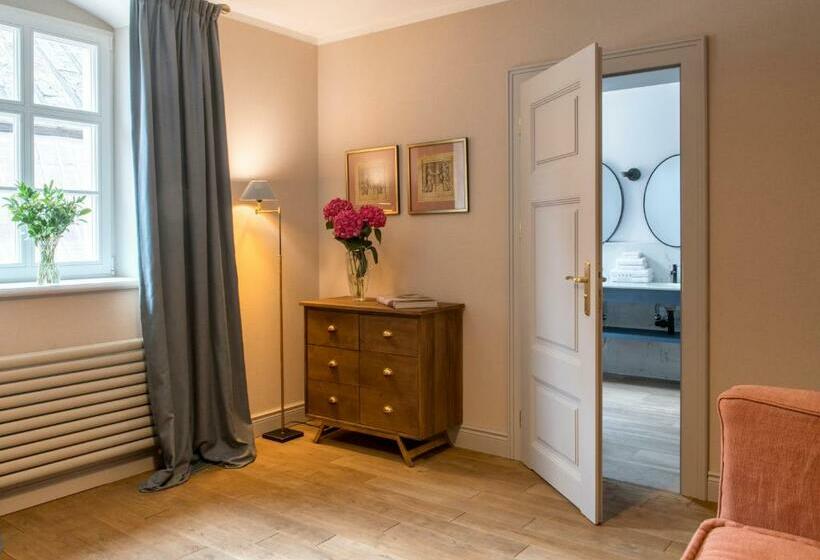 套房, Zamek Sarny Schloss Scharfeneck