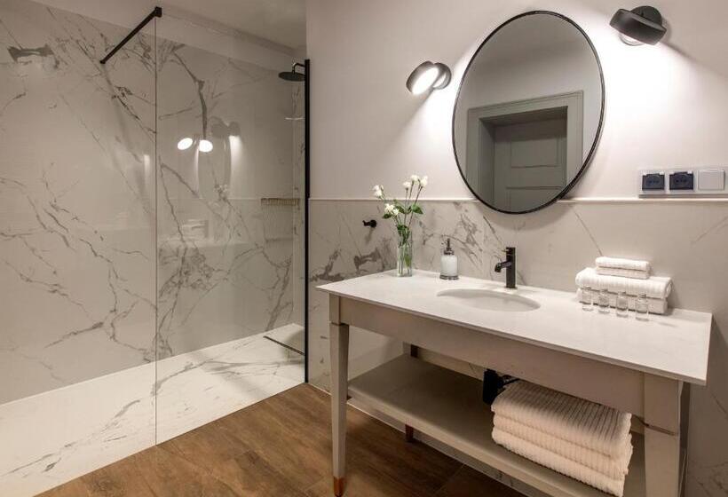 豪华房间, Zamek Sarny Schloss Scharfeneck