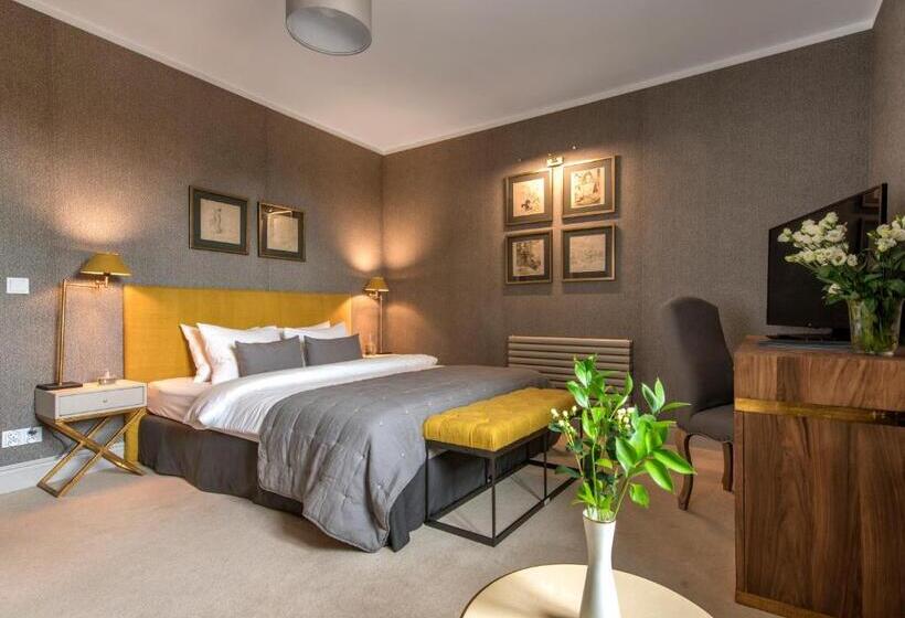 豪华房间, Zamek Sarny Schloss Scharfeneck