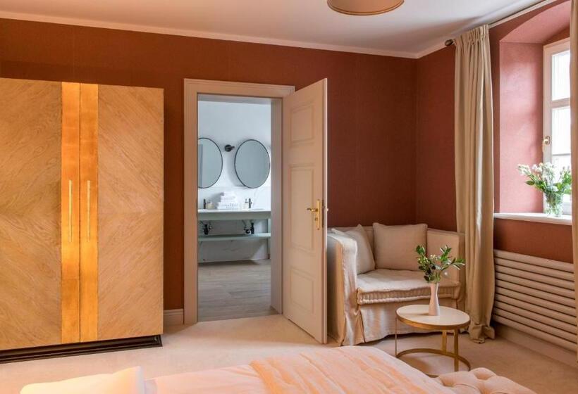 豪华房间, Zamek Sarny Schloss Scharfeneck