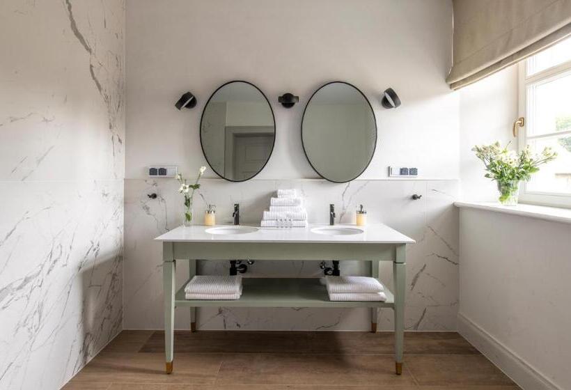 豪华房间, Zamek Sarny Schloss Scharfeneck