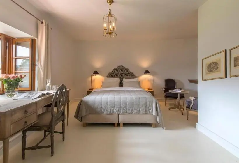 デラックスの４人部屋, Zamek Sarny   Schloss Scharfeneck