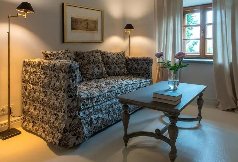デラックスの４人部屋, Zamek Sarny   Schloss Scharfeneck