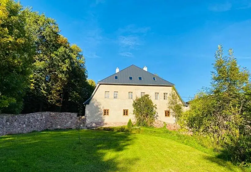 デラックストリプルルーム, Zamek Sarny   Schloss Scharfeneck