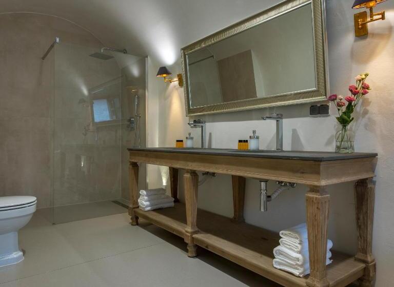 豪华三人间, Zamek Sarny Schloss Scharfeneck