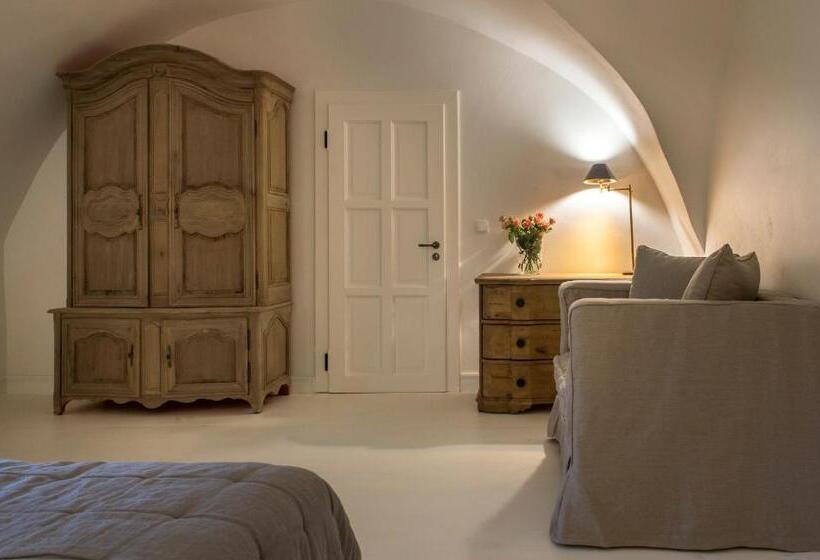 豪华三人间, Zamek Sarny Schloss Scharfeneck