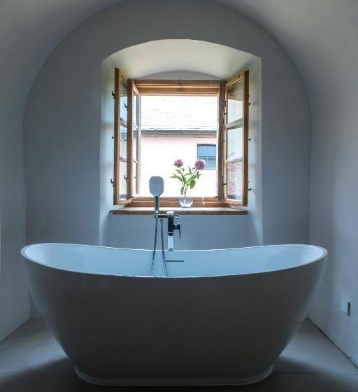 豪华三人间, Zamek Sarny Schloss Scharfeneck