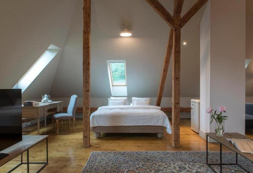 山景套房, Zamek Sarny Schloss Scharfeneck