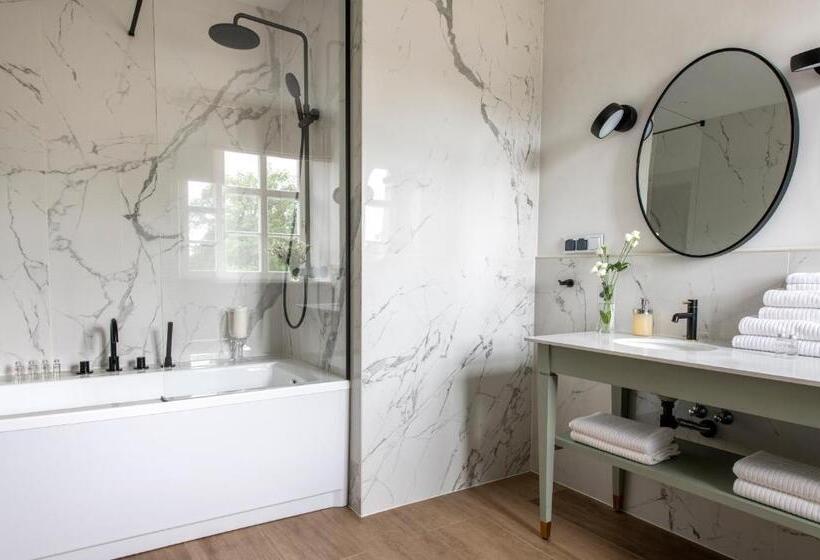 豪华房间, Zamek Sarny Schloss Scharfeneck