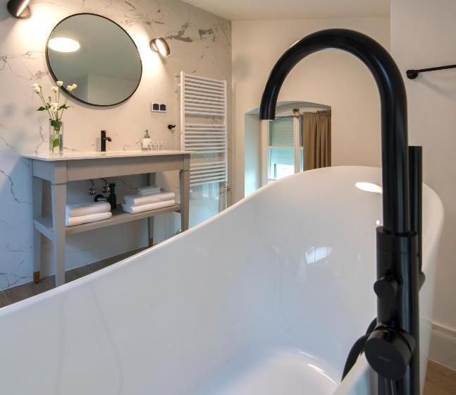 豪华房间, Zamek Sarny Schloss Scharfeneck