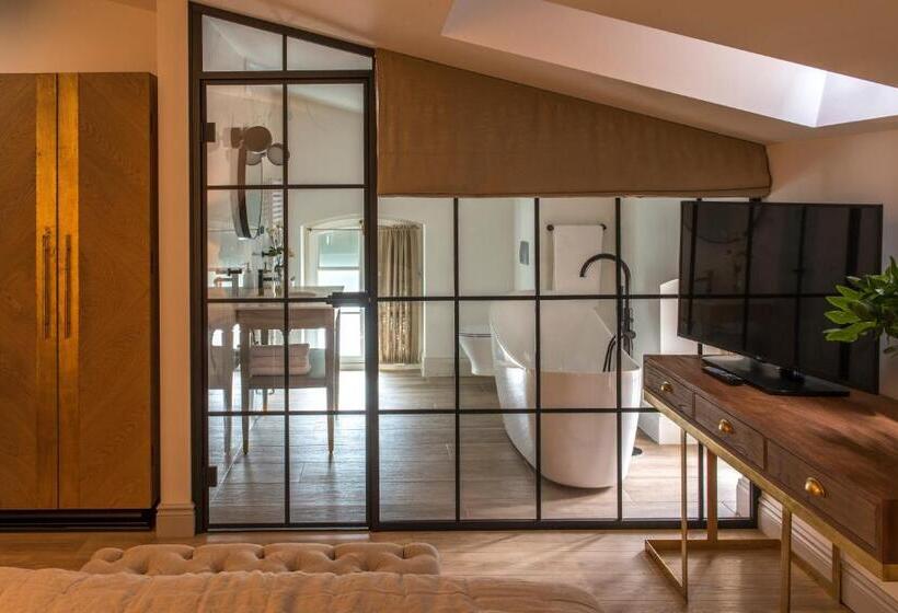 豪华房间, Zamek Sarny Schloss Scharfeneck