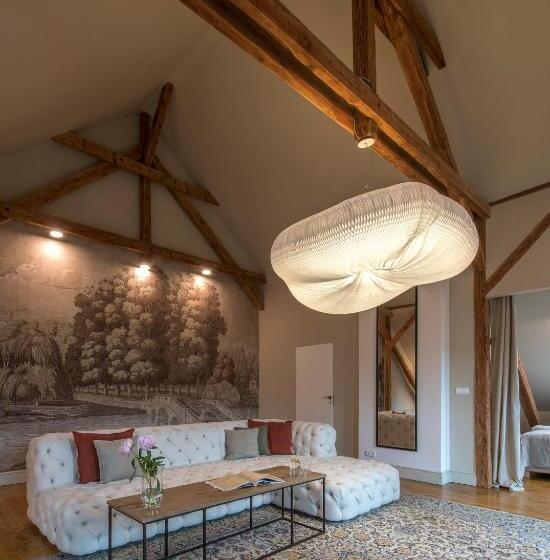 山景套房, Zamek Sarny Schloss Scharfeneck