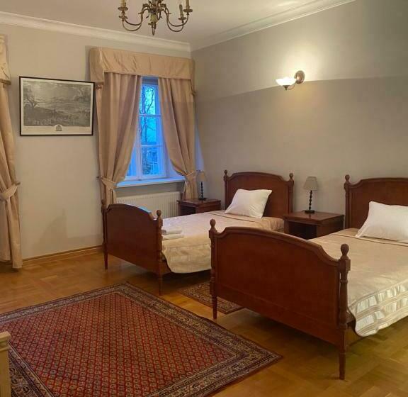 غرفة قياسية, Pałac Chojnata