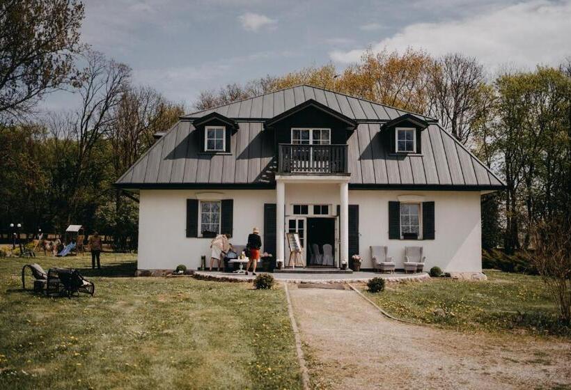 ‫فيلا غرفة نوم واحدة, Pałac Chojnata