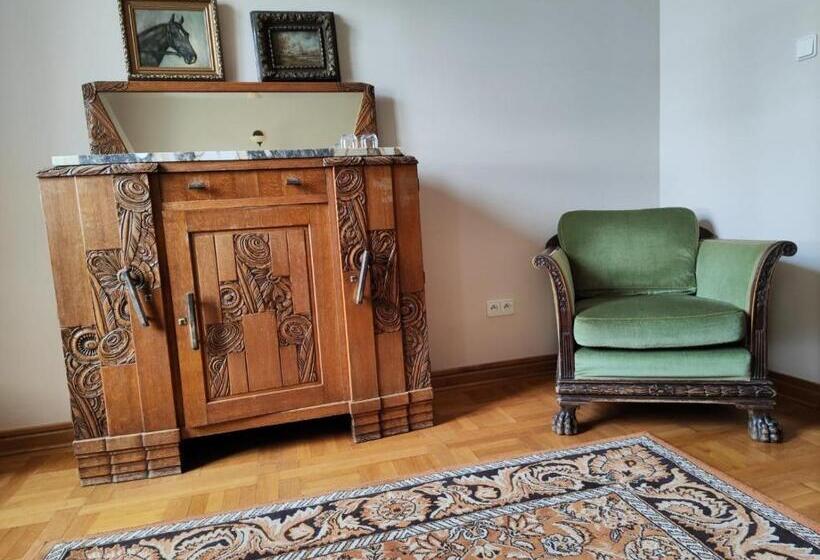 标准间, Pałac Chojnata