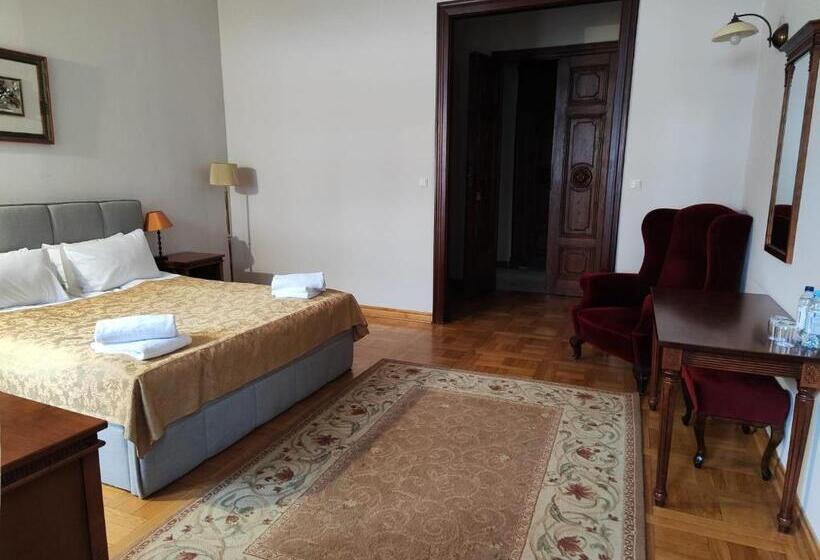 غرفة ديلوكس, Pałac Chojnata