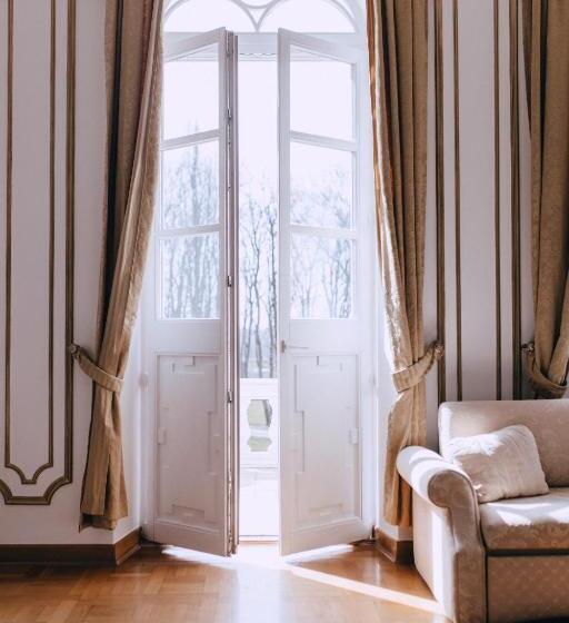 带1个卧室的带阳台的公寓, Pałac Chojnata