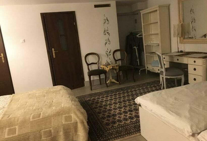 Четырехместный Номер Стандарт, Dom Pod Różą