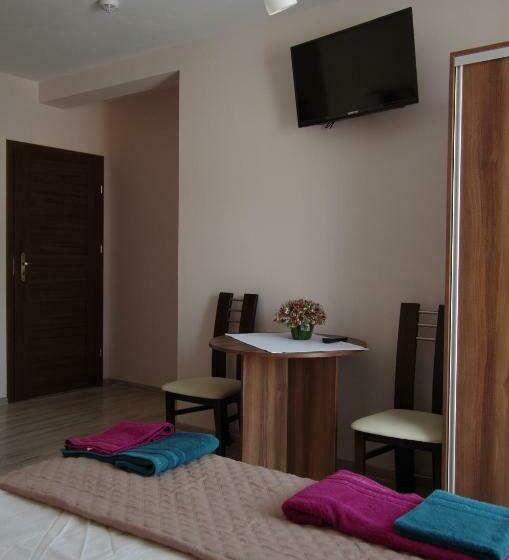 スタンダードルーム, Willa Rembisz