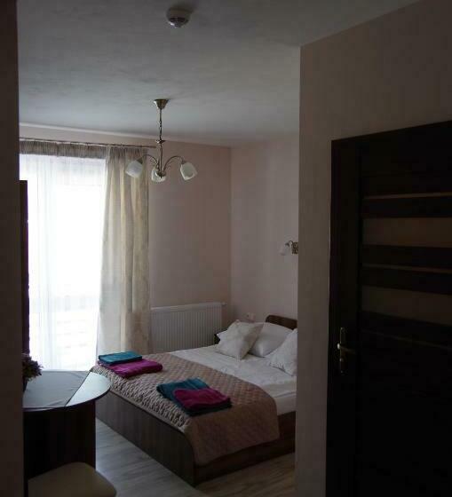 スタンダードルーム, Willa Rembisz