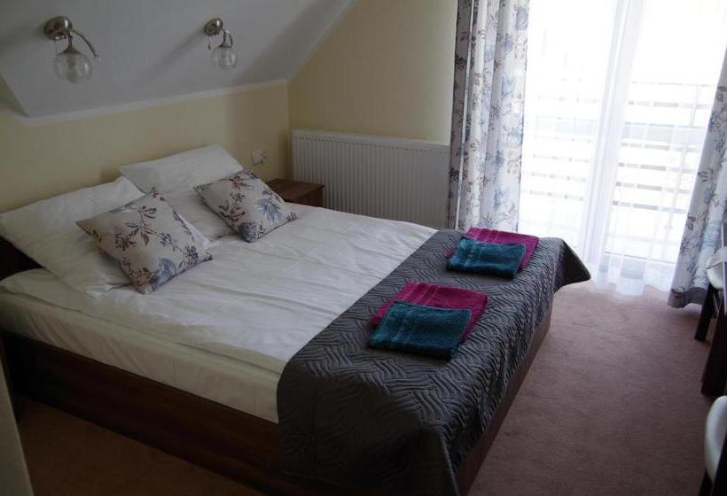 スタンダードルーム, Willa Rembisz