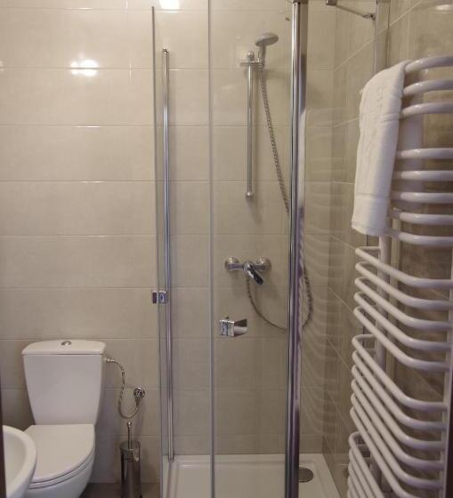 スタンダードトリプルルーム, Willa Rembisz