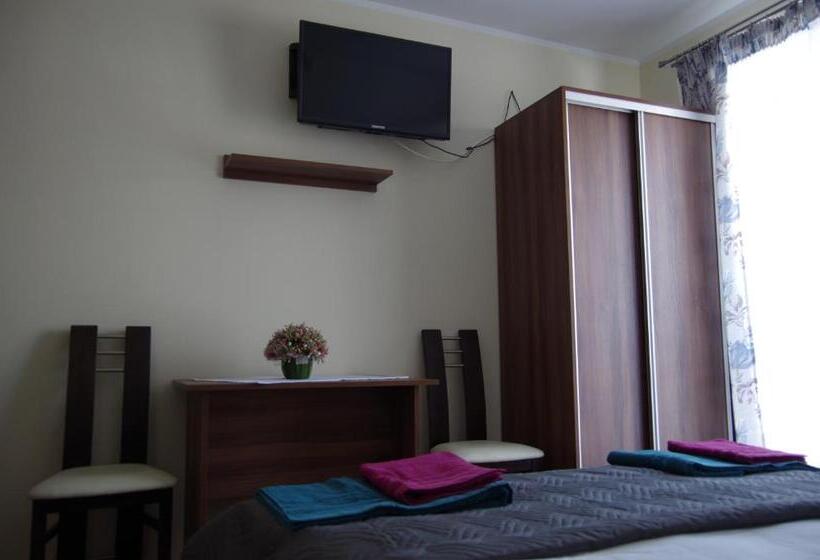 スタンダードルーム, Willa Rembisz