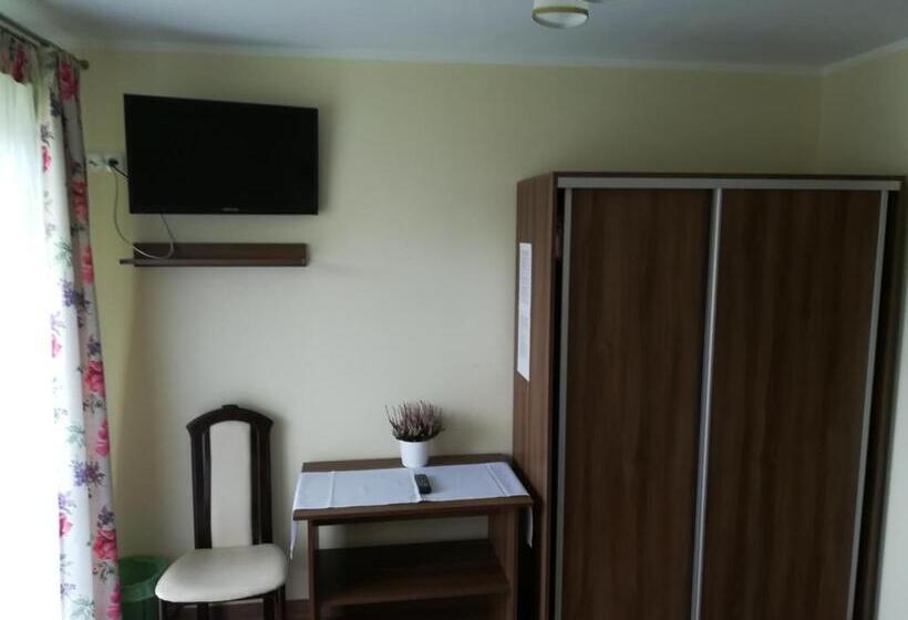 スタンダードルーム, Willa Rembisz